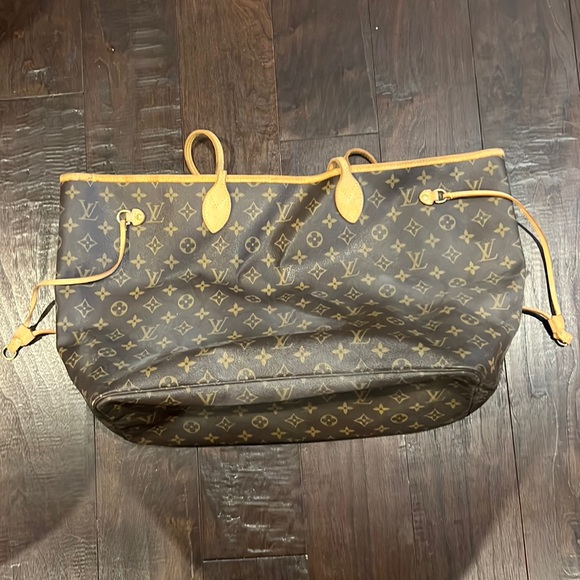 Louis Vuitton Neverfull Bag - Picture 1 of 7